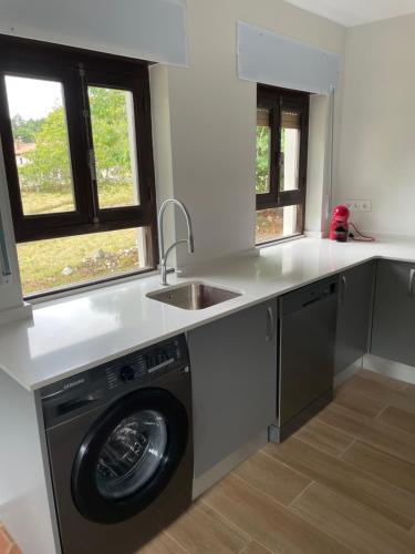 A kitchen or kitchenette at Villa May en Riegu Vidiago Llanes