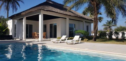 Бассейн в Villa Cap Ouest Piscine Grand Jardin à 2 Pas de l'Océan или поблизости