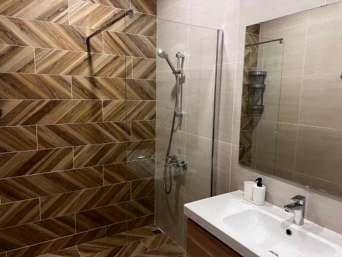 A bathroom at Las Brisas Garden Apartment
