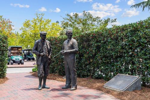 a statue of two men standing next to each other at Legends and Masters Iron Suite in Pinehurst
