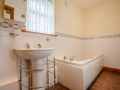 Koupelna v ubytování 3 Black Horse Cottages