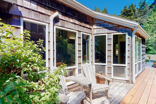 Creekside Cottage – Photos 2