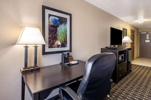 a hotel room with a desk and a chair at Best Western Plus Las Vegas West in Las Vegas