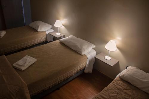 Ένα ή περισσότερα κρεβάτια σε δωμάτιο στο Caminos Hostal