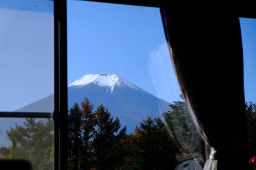 Vista general de una montaña o vista desde el ryokan