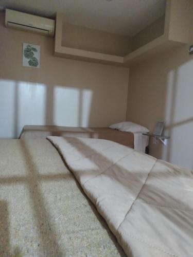 Ένα ή περισσότερα κρεβάτια σε δωμάτιο στο Caminos Hostal