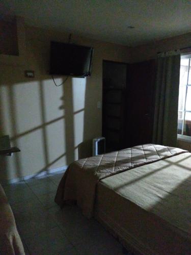 Ένα ή περισσότερα κρεβάτια σε δωμάτιο στο Caminos Hostal