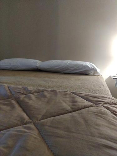 Ένα ή περισσότερα κρεβάτια σε δωμάτιο στο Caminos Hostal