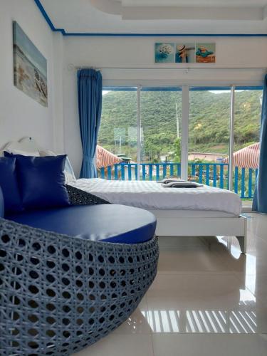 Postel nebo postele na pokoji v ubytování Blue sky Koh larn Resort