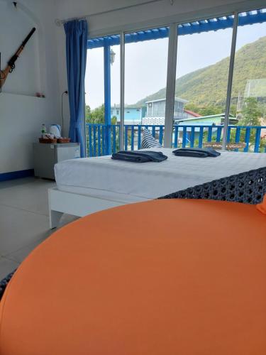 Postel nebo postele na pokoji v ubytování Blue sky Koh larn Resort