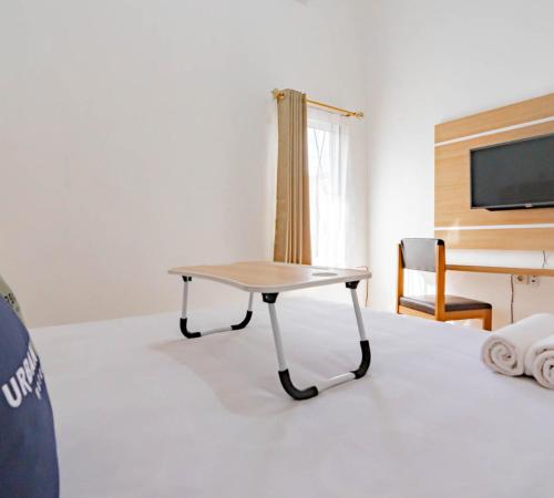 a coffee table in a room with a television at Urbanview Hotel Bundaran Besar Palangkaraya by RedDoorz in Palangkaraya