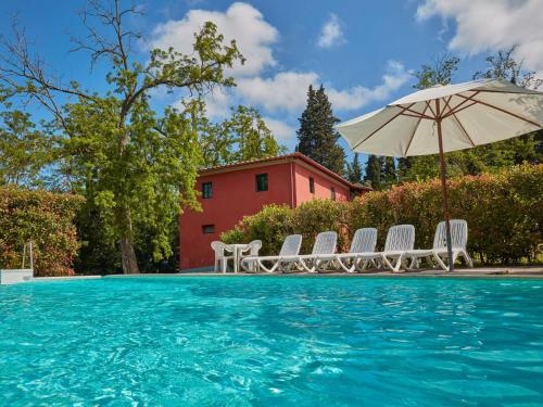 Der Swimmingpool an oder in der Nähe von Modern Apartment in Ghizzano with Swimming Pool