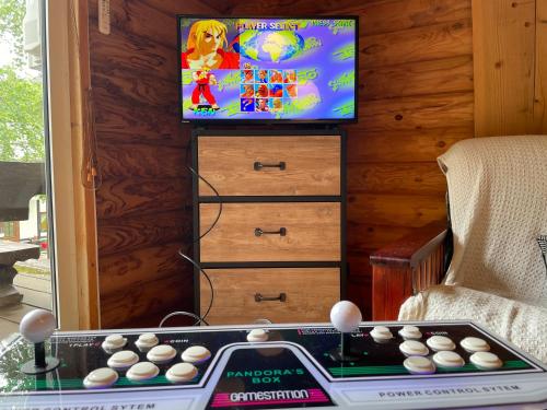a room with a tv and a table with a game at Lake Toya Hillside House in Lake Toya