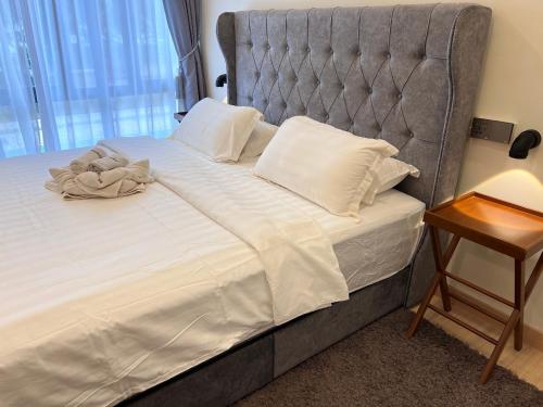 Un ou plusieurs lits dans un hébergement de l'établissement dipantai TIMURBAY SeaView GrdFloor Private Residence