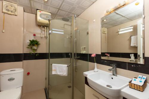 Koupelna v ubytování Hanoi Amore Hotel & Travel