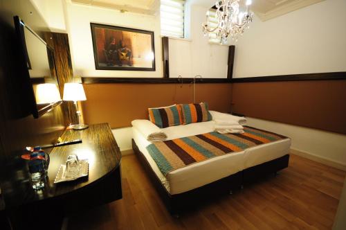 Double or Twin Room - Basement