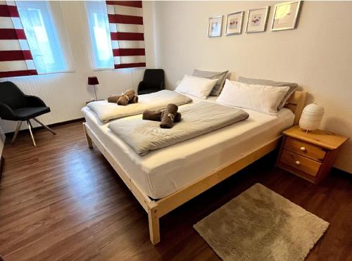 a bedroom with two teddy bears sitting on a bed at Ferienwohnung Hölzene in Gersfeld