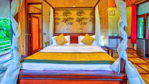 Postelja oz. postelje v sobi nastanitve ShriGo Pyramid Home Divine - A Wellness Resort