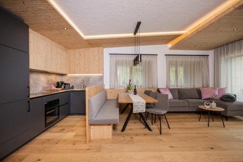 Kuchyň nebo kuchyňský kout v ubytování Chalets Dolomit Royal