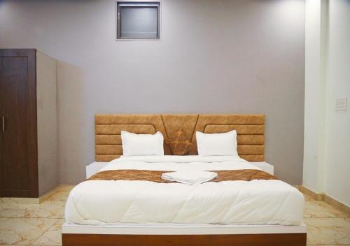 Voodi või voodid majutusasutuse Hotel Crown Royal toas