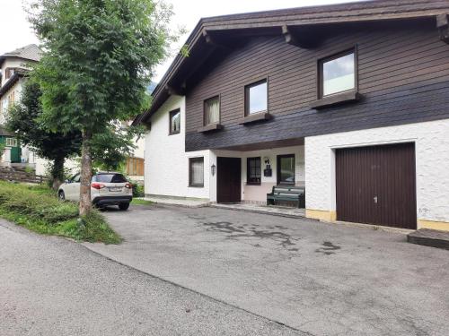 a house with a car parked in front of it at Apartment Mozartweg in Zirkitzen