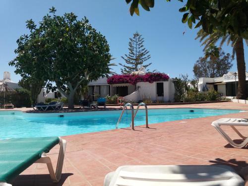 Swimmingpoolen hos eller tæt på Bungalow 2-4 Playa del Inglés with Jacuzzi