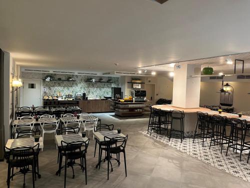 a restaurant with tables and chairs and a bar at Hotel Floris Arlequin Grand-Place in Brussels