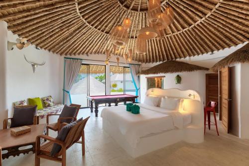 a bedroom with a bed and a pool table at Villa Palapa Samui in Bophut 