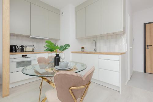 Kuchyňa alebo kuchynka v ubytovaní Cozy Studio Żupnicza Soho Factory by Noclegi Renters
