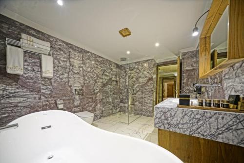 a bathroom with a shower and a toilet and a sink at Kappadoks Cave Hotel in Uchisar