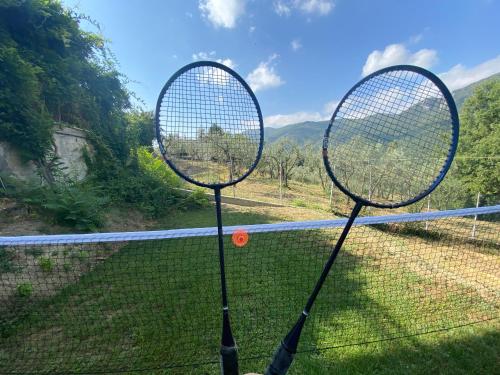 two tennis rackets sitting on top of a net at B&B Rox e Claudia in Lugnola