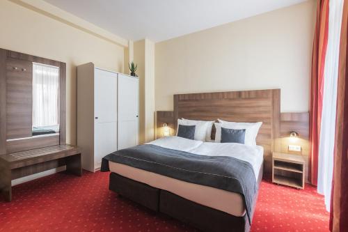 a hotel room with a bed and a window at acora City Apart Living the City in Hamburg