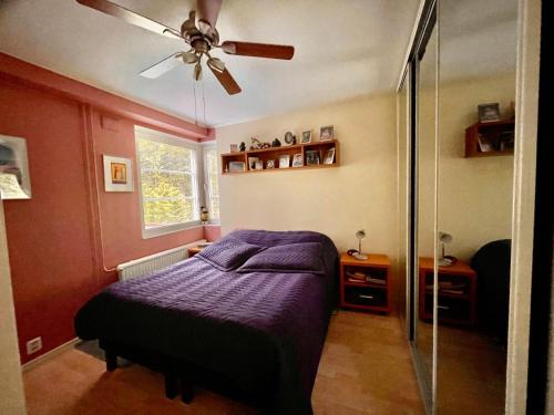 Ένα ή περισσότερα κρεβάτια σε δωμάτιο στο Cozy apartment with sauna & terrace