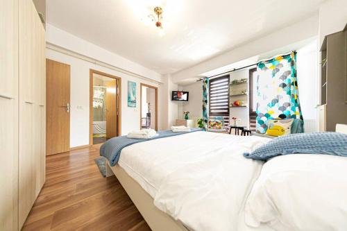 a bedroom with a large white bed in a room at Central Studio Bucur in Bucharest