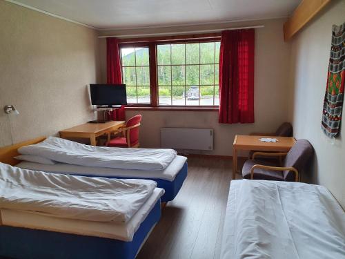 Una cama o camas en una habitación de Heia Gjestegård