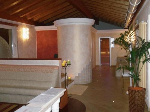 a living room with a column in the middle of a room at Hotel Centrale in San Pellegrino Terme