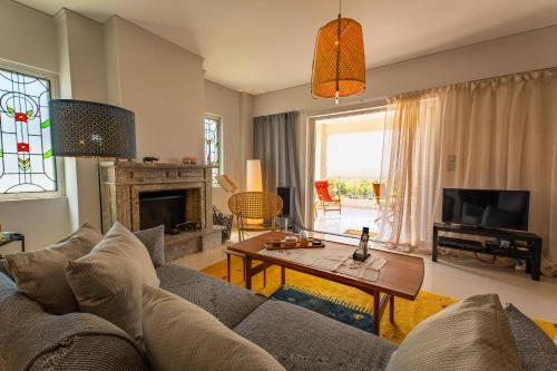 Spacious apartment in Kavouri