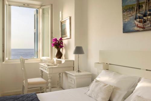 Ένα ή περισσότερα κρεβάτια σε δωμάτιο στο Seabreeze house by the sea