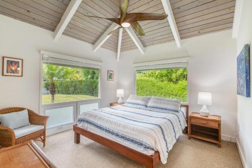 Cama ou camas em um quarto em Makana Nui home