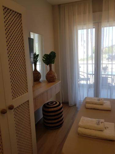 a room with two towels and a table and a window at CONMARI LUXURY STUDIOS in Nydri