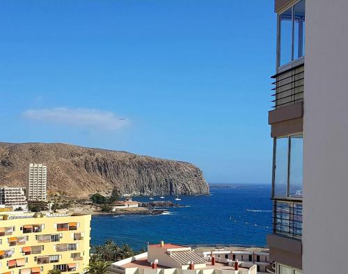 Imagem da galeria de First line, upscale apartment Los Cristianos! Free parking em Arona