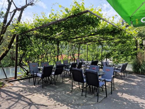 Κήπος έξω από το Guest house Kočanija
