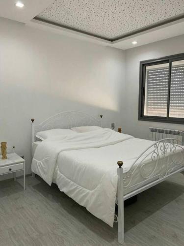 Postel nebo postele na pokoji v ubytování Charming 1-Bed Apartment in Tunis close to centre