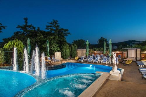 Πισίνα στο ή κοντά στο Семеен хотел Golden Place