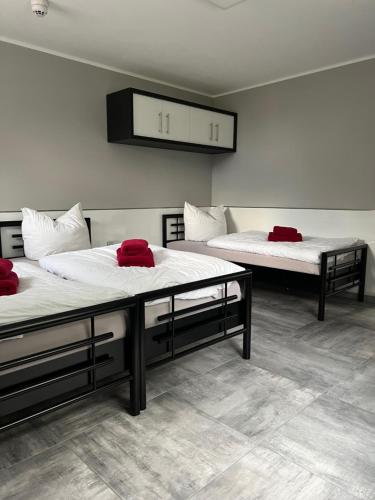 Кровать или кровати в номере Garni Hotel Eastside
