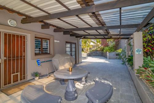 Патио или другая зона на открытом воздухе в Vista Oceana – 4 Bedroom, Uvongo, Manaba Beach