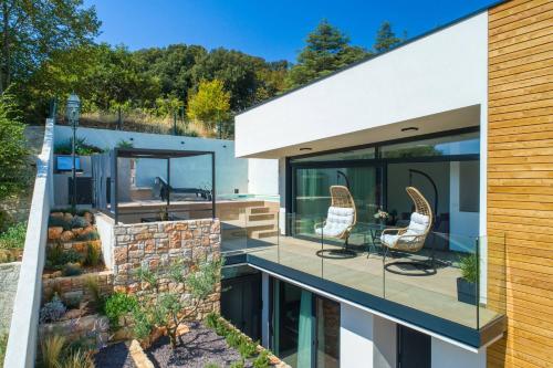 Κήπος έξω από το Villa Barmel II