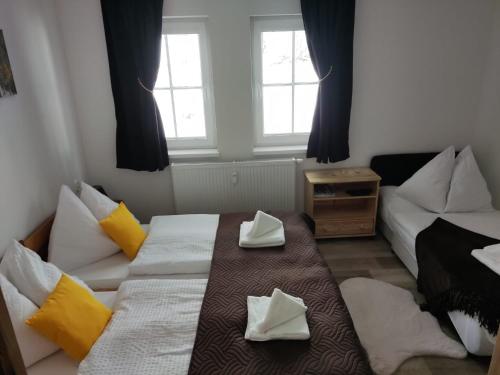Кровать или кровати в номере Apartmán Na zjazdovke, chata Borovica, Valča