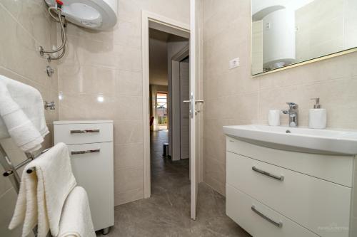 Ένα μπάνιο στο Apartments Horvat