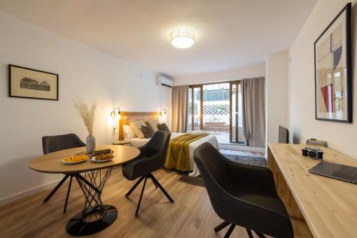 FLORIT FLATS - The Apolo Suite